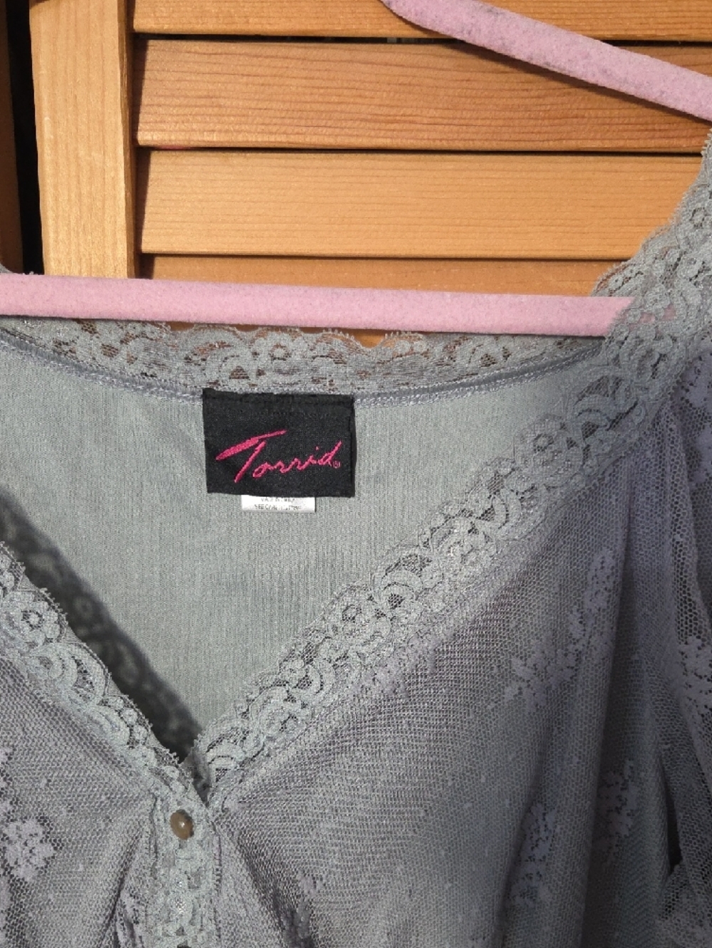 Torrid Gray lace ruched button-front peplum blouse - Picture 4 of 6
